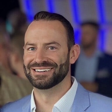 Tom Carns. Headshot-1